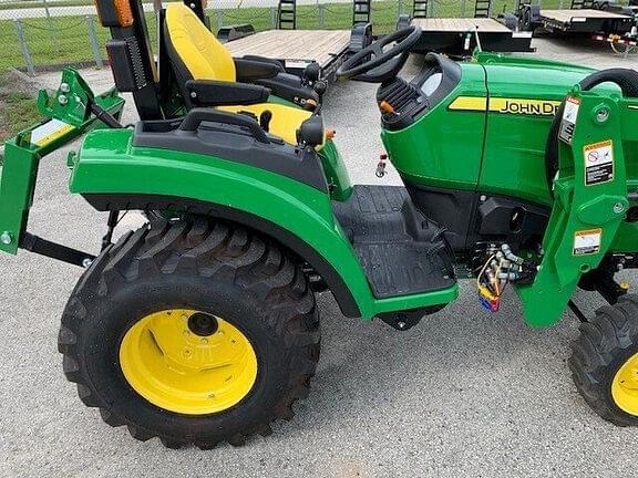 Image of John Deere 2032R equipment image 3