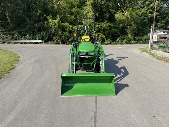 Image of John Deere 2032R equipment image 1