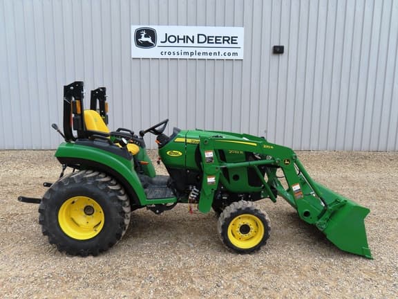 Image of John Deere 2032R equipment image 3