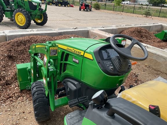 Image of John Deere 2032R equipment image 2