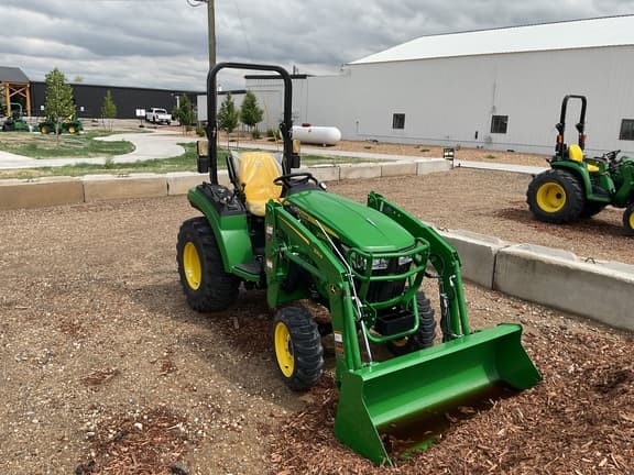 Image of John Deere 2032R equipment image 1