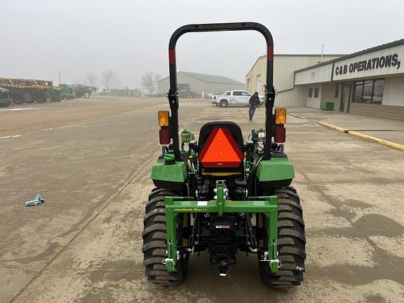 Image of John Deere 2032R equipment image 3