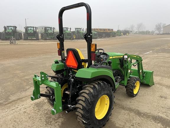 Image of John Deere 2032R equipment image 4