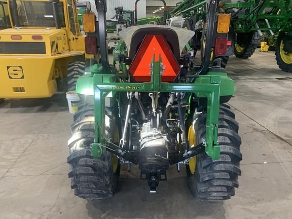 Image of John Deere 2032R equipment image 2