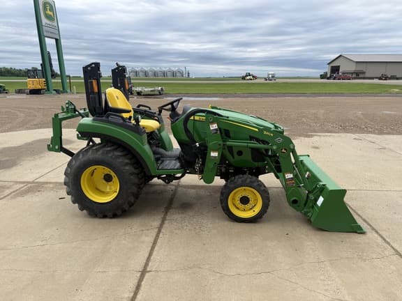Image of John Deere 2032R equipment image 1