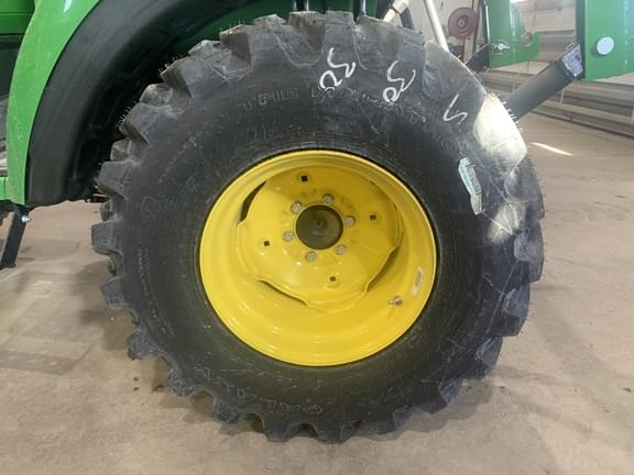 Image of John Deere 2032R equipment image 4