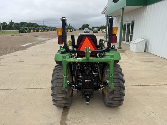 Image of John Deere 2032R equipment image 3