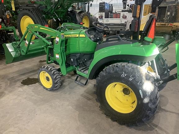 Image of John Deere 2032R equipment image 2