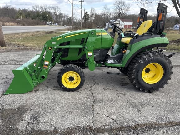 Image of John Deere 2032R Primary image