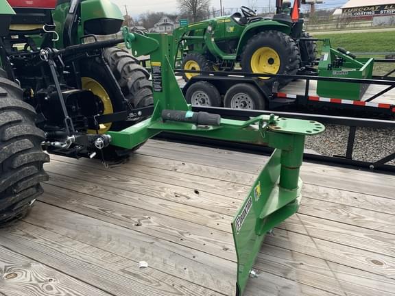 Image of John Deere 2038R equipment image 4