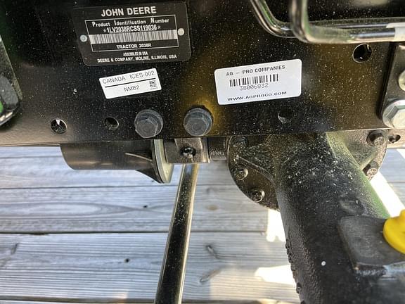 Image of John Deere 2038R equipment image 4