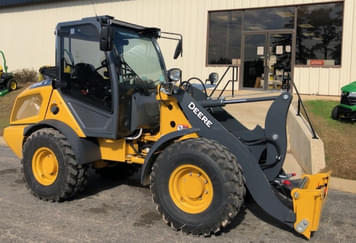 Main image John Deere 204G