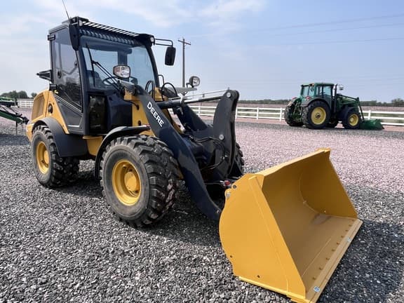 Image of John Deere 204G equipment image 2