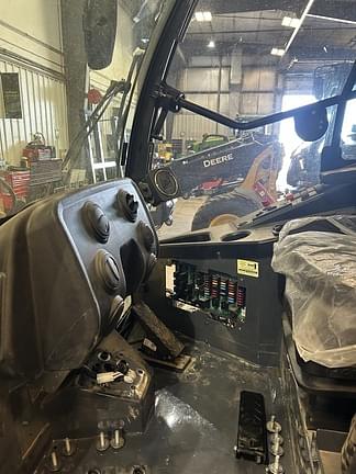 Image of John Deere 204G equipment image 4