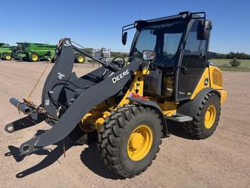 Main image John Deere 204G
