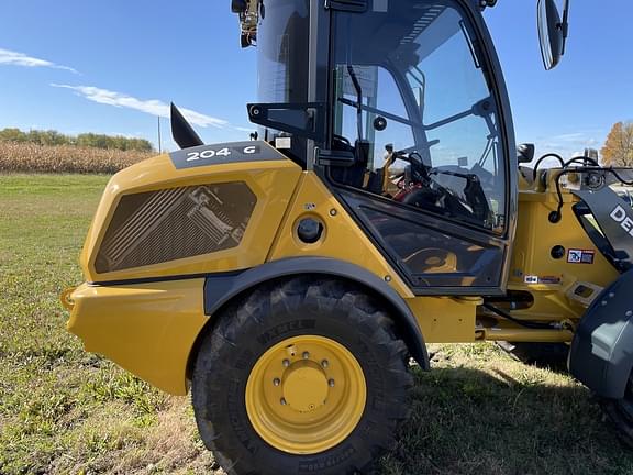 Image of John Deere 204G equipment image 4