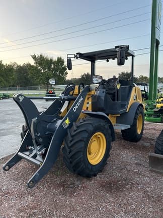 Image of John Deere 204G equipment image 2