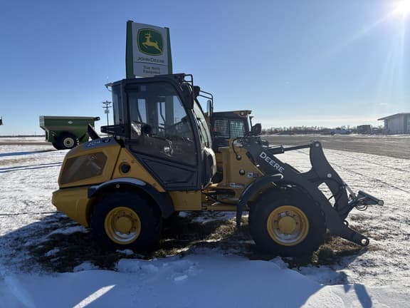 Image of John Deere 204G equipment image 3