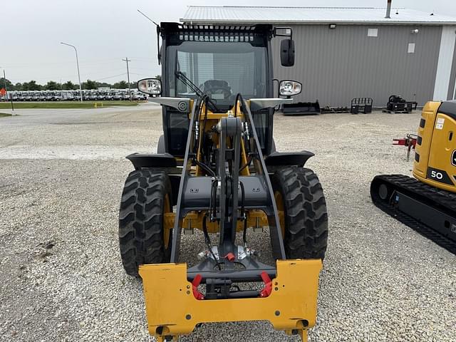 Image of John Deere 204G equipment image 1