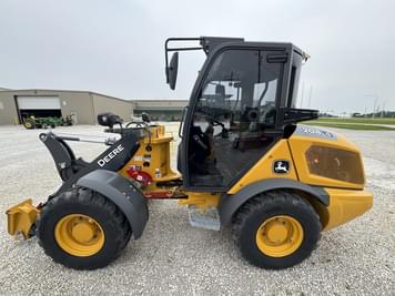 Main image John Deere 204G