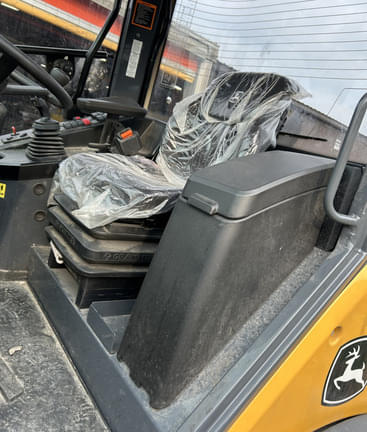 Image of John Deere 204G equipment image 4