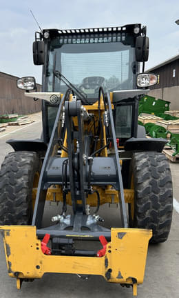Image of John Deere 204G equipment image 3