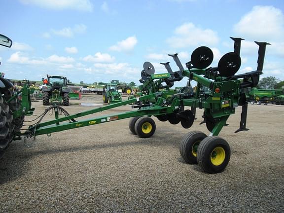 Image of John Deere 2100 equipment image 3