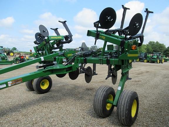 Image of John Deere 2100 equipment image 4