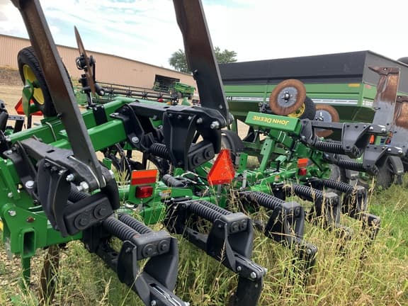 Image of John Deere 2100 equipment image 3