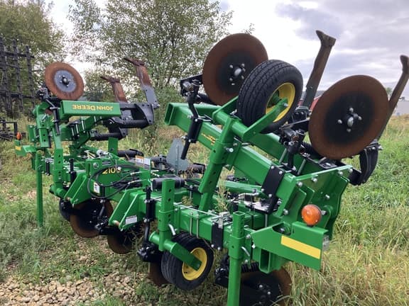 Image of John Deere 2100 equipment image 1