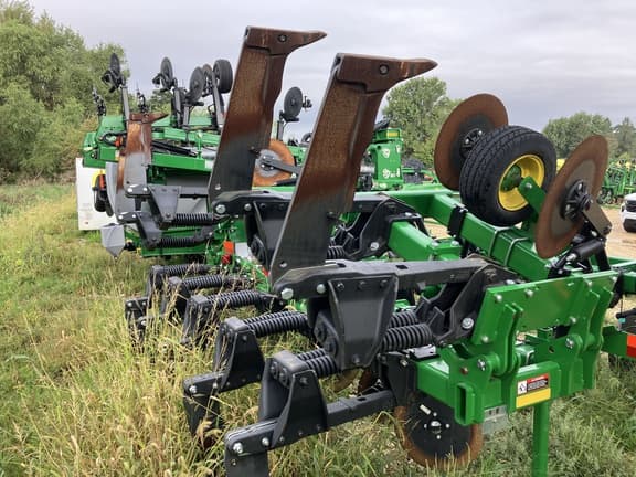 Image of John Deere 2100 equipment image 2