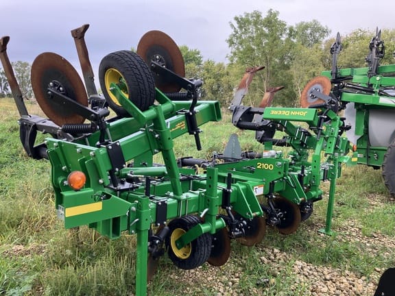 2024 John Deere 2100 Equipment Image0