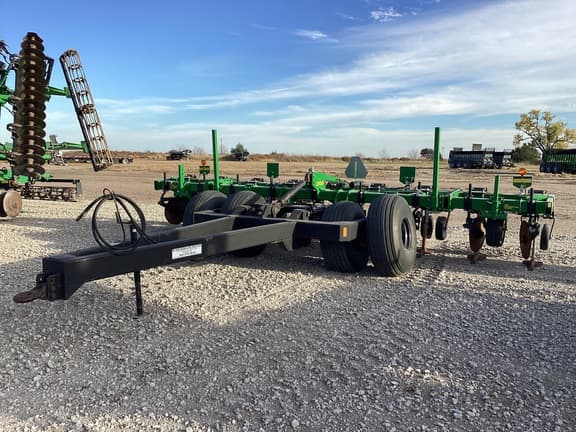 Image of John Deere 2100 equipment image 3