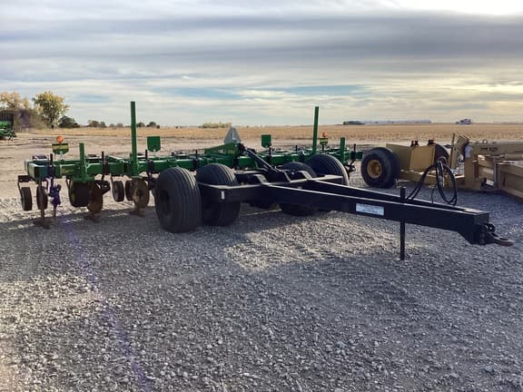 Image of John Deere 2100 equipment image 2