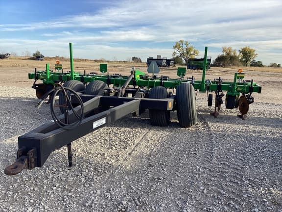 Image of John Deere 2100 equipment image 4