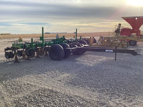 Image of John Deere 2100 equipment image 1