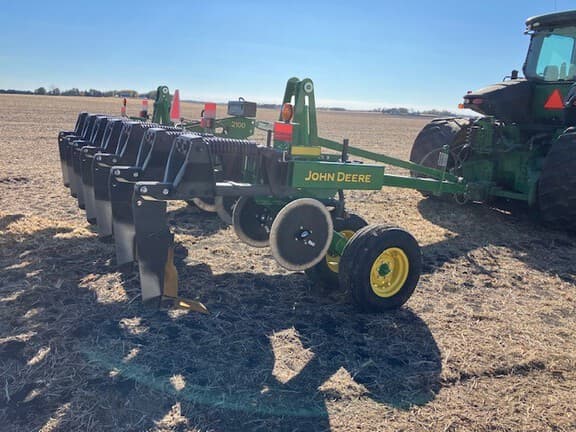 Image of John Deere 2100 equipment image 4