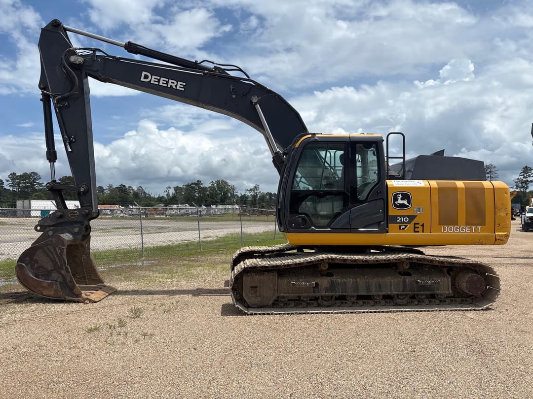 Image of John Deere 210P Primary image