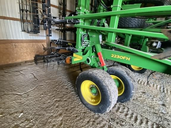 Image of John Deere 2230 equipment image 1