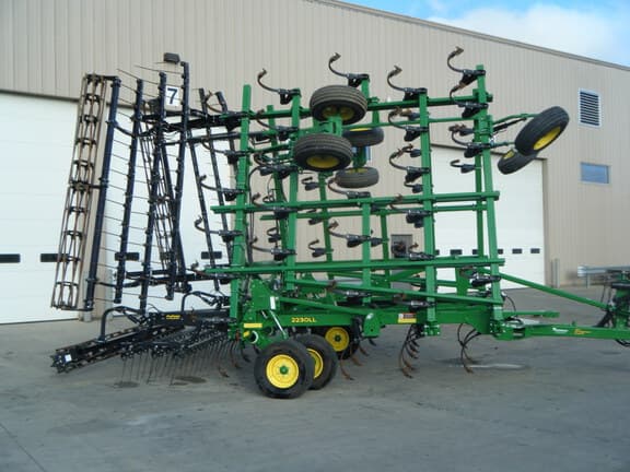 Image of John Deere 2230 equipment image 1