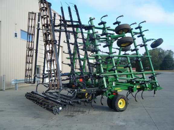 Image of John Deere 2230 equipment image 2