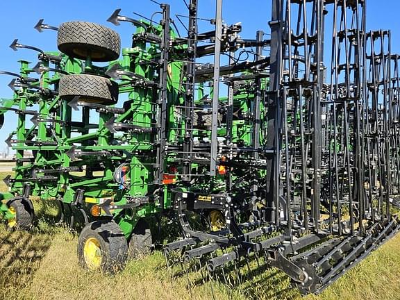 Image of John Deere 2230FH equipment image 1