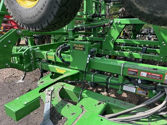 Image of John Deere 2230FH equipment image 4