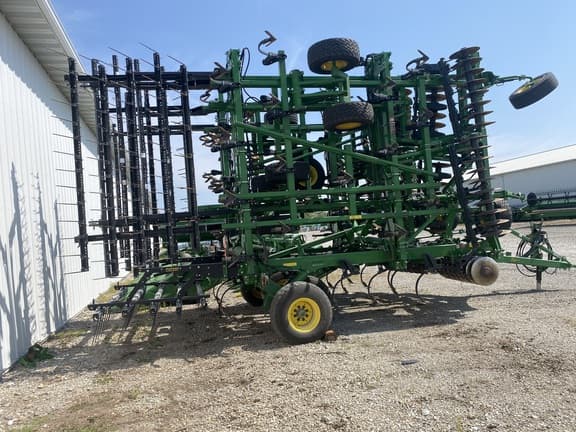 Image of John Deere 2330 equipment image 4