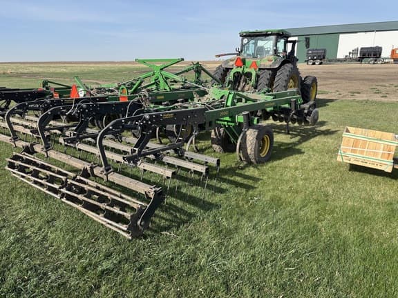 Image of John Deere 2330 equipment image 4