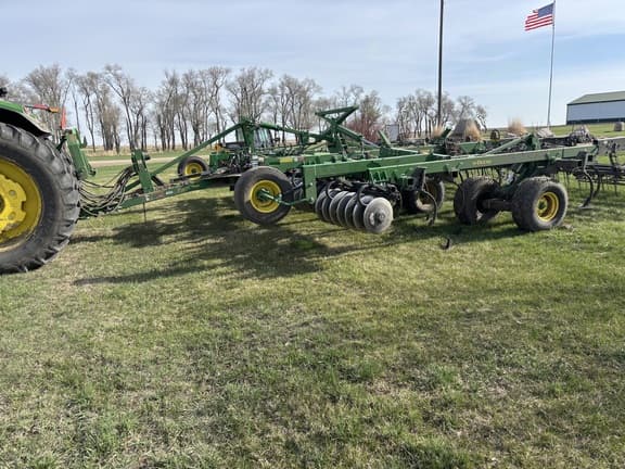 Image of John Deere 2330 equipment image 3