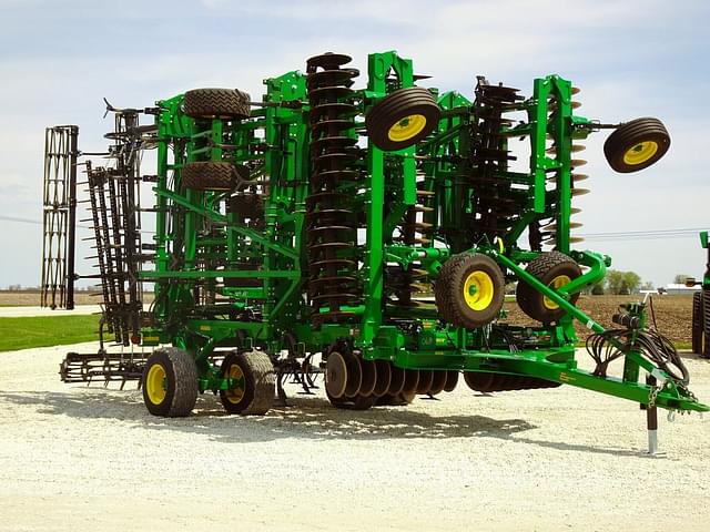 Image of John Deere 2330 equipment image 1