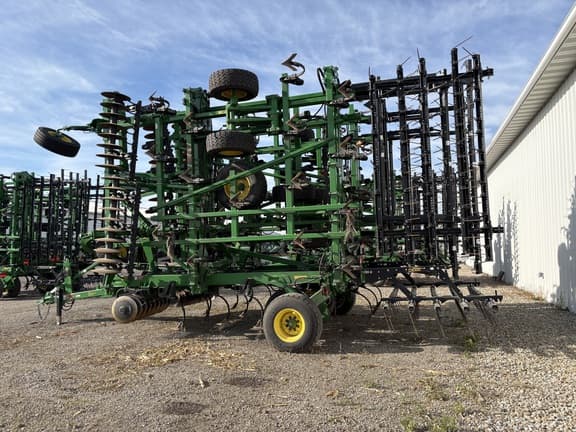 Image of John Deere 2330 equipment image 2