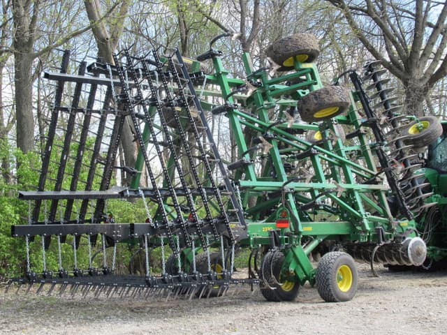 Image of John Deere 2330 equipment image 4