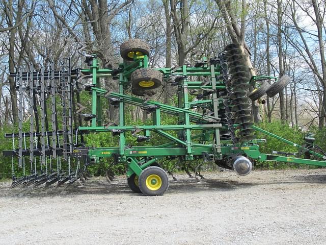 Image of John Deere 2330 equipment image 3